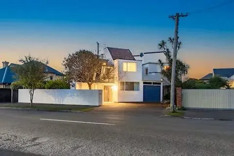 Mid-Century By The Beach Κράισττσερτς